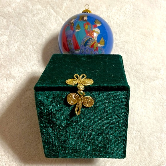 LI BIEN. Christmas Ornament. NWOT. Hand made painting. Highly Collectible. 2000 - Picture 4 of 7